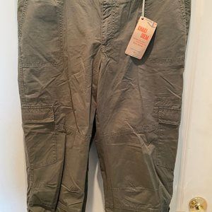 NWT Ladies Drab Green Dockers Cargo Pants - Size 18